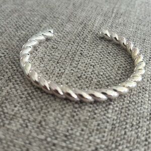 TOUS Twisted bangle in silver vermeil.